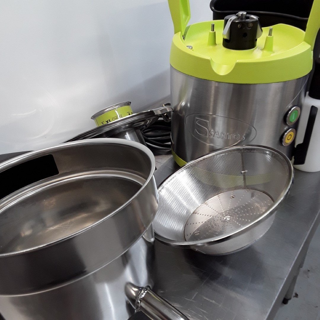 Used Santos Type 68 Juicer Heavy Duty 33cmW x 60cmD x 60cmH H2