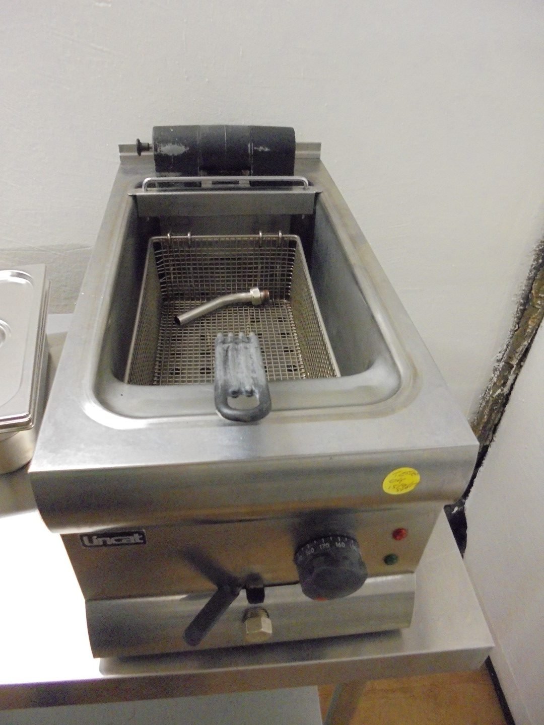 Commercial Lincat Electric Single Table Top Fryer 30cmW x 60cmD x 23cmH